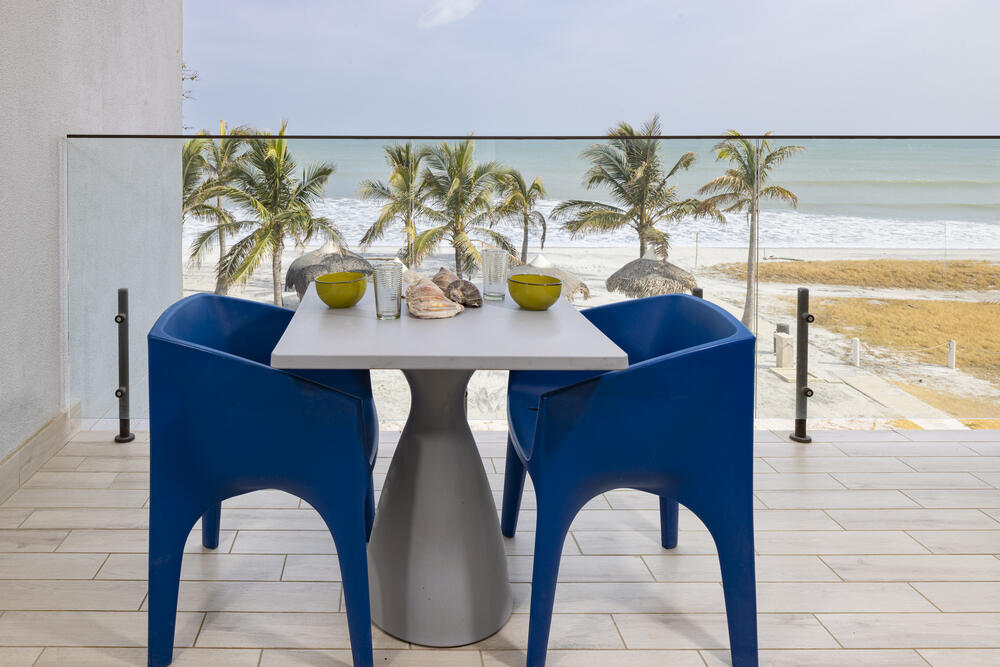 Oceanfront terrace with dining table overlooking the Pacific